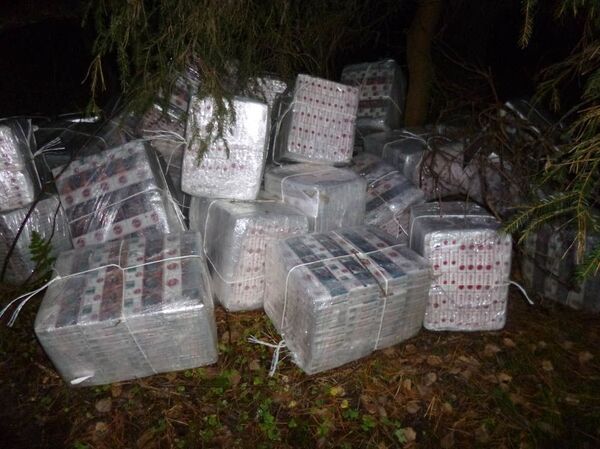 В Литве контрабандисты потеряли два груза и автомобиль Audi A6 В Литве контрабандисты потеряли два груза и автомобиль Audi A6 - Sputnik Литва