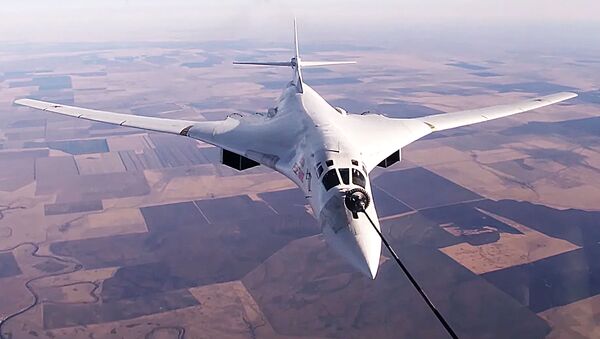 Воздушная дозаправка Ту-160 в Саратовской области - Sputnik Литва