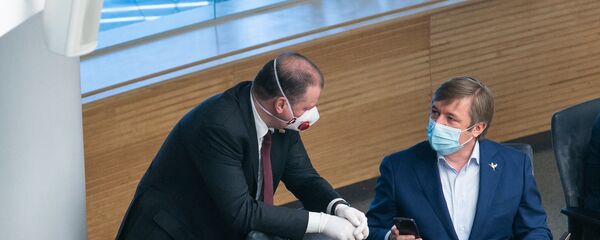 Депутаты Сейма Литвы Саулюс Сквернялис и Рамунас Карбаускис - Sputnik Литва