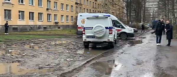 Pasirodė vaizdo įrašas iš vietos netoli Sankt Peterburgo, kur vyras paėmė vaikus įkaitais Pasirodė vaizdo įrašas iš vietos netoli Sankt Peterburgo, kur vyras paėmė vaikus įkaitais - Sputnik Lietuva