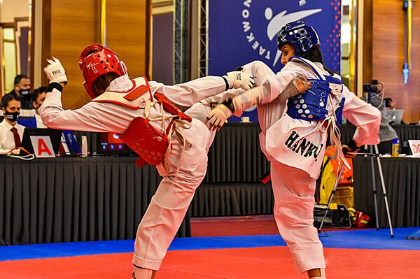 Тхэквондистка из Литвы выиграла клубный чемпионат Европы Тхэквондистка из Литвы выиграла клубный чемпионат Европы - Sputnik Литва