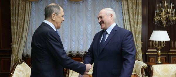 Министр иностранных дел России Сергей Лавров и президент Белоруссии Александр Лукашенко в Минске - Sputnik Литва