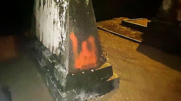 На северо-востоке Литвы неизвестные осквернили советское братское кладбище На северо-востоке Литвы неизвестные осквернили советское братское кладбище - Sputnik Литва