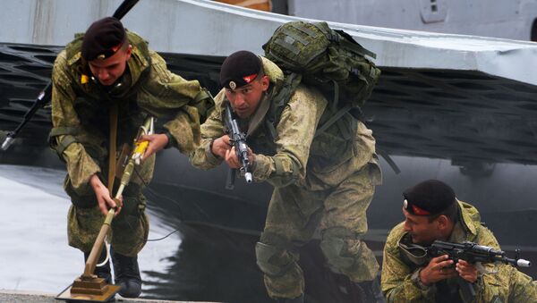 Высадка подразделения морской пехоты Тихоокеанского флота с борта десантного катера - Sputnik Lietuva