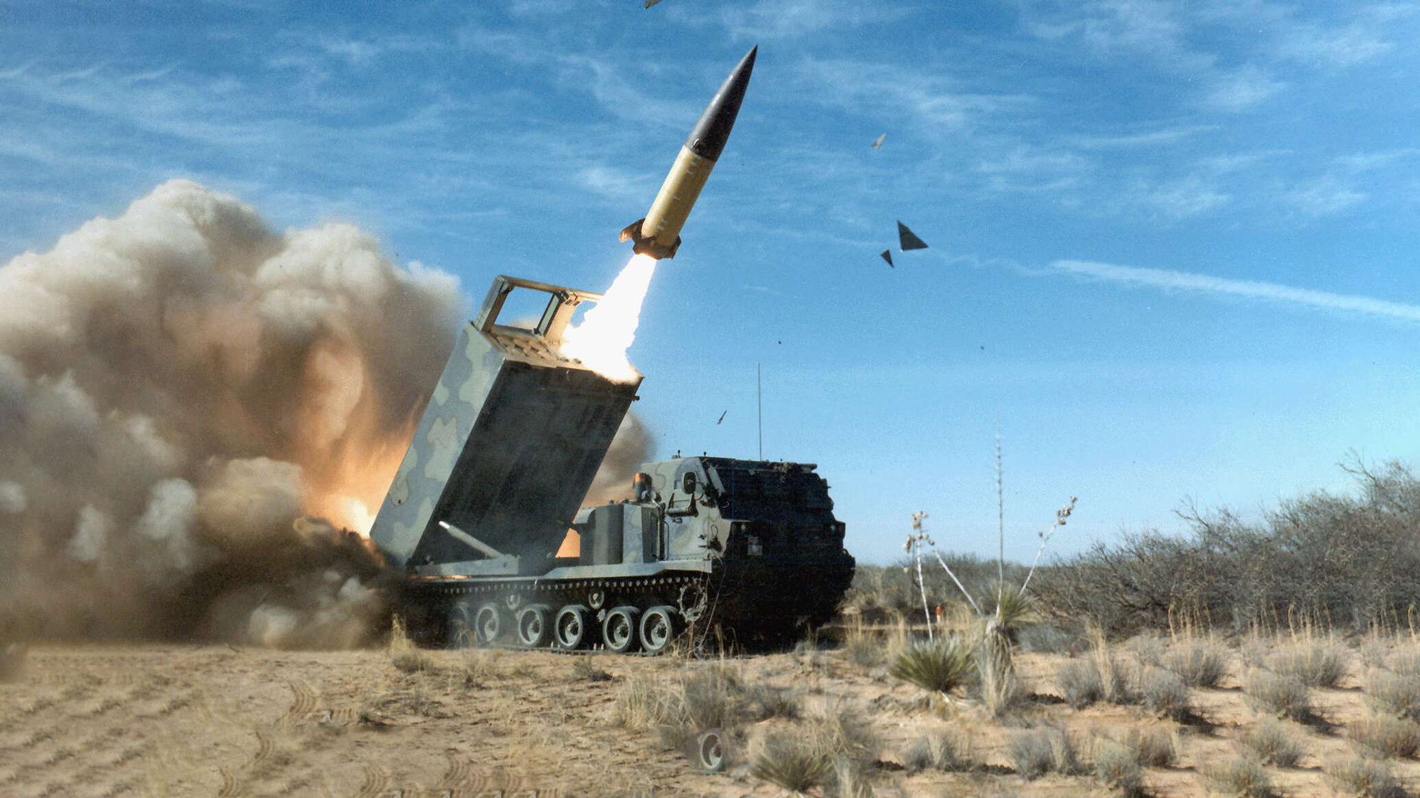 Mgm-140 atacms. Сбитые ракеты atacms. Сбитые ракеты atacms. Сбитые ракеты atacms. Американская ракета атакмс.