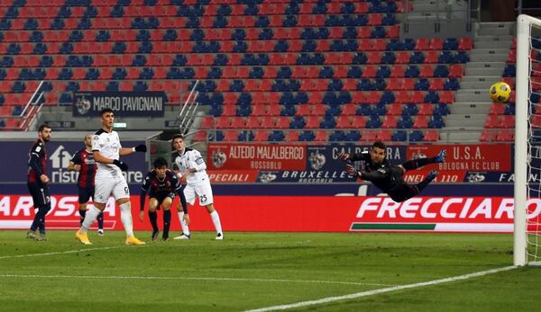 Крапикас помог клубу Серии А пройти в 1/8 финала Кубка Италии - Sputnik Литва