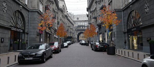 Опустевшая улица в Киеве во время карантина - Sputnik Литва