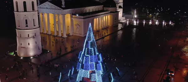 Eglutės įžiebimas ir šventinės dekoracijos: Vilnius papuoštas Kalėdoms - Sputnik Lietuva