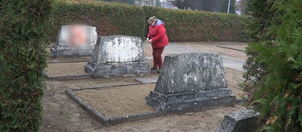 Lietuvoje išniekinti sovietų karių broliški kapai Lietuvoje išniekinti sovietų karių broliški kapai - Sputnik Lietuva