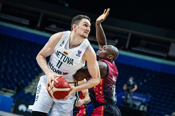 Литовцы реабилитировались в матче с бельгийцами - Sputnik Литва