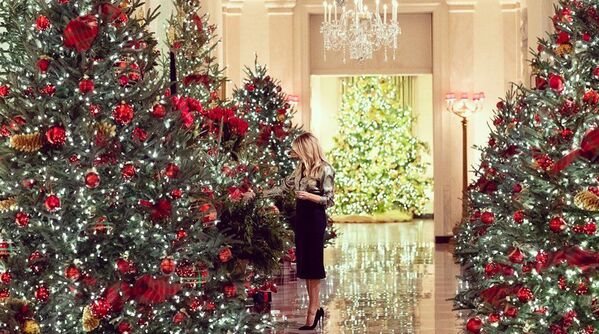 Мелания Трамп в последний раз украсила Белый дом перед Рождеством - Sputnik Lietuva