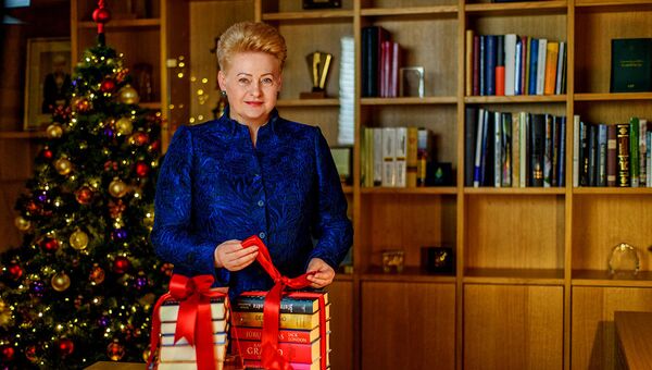 Бывшая президент Литвы Даля Грибаускайте объявила начало акции Knygų Kalėdos - Sputnik Литва