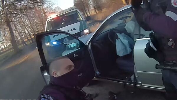Nufilmuotas neblaivaus vairuotojo mėginimas pasprukti nuo policijos pareigūnų  - Sputnik Lietuva