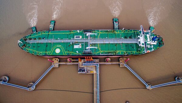 Tanklaivis naftos terminale Kinijoje - Sputnik Lietuva