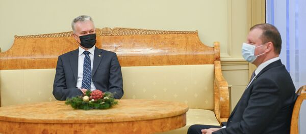 Saulius Skvernelis su prezidentu Gitanu Nausėda Saulius Skvernelis su prezidentu Gitanu Nausėda - Sputnik Lietuva