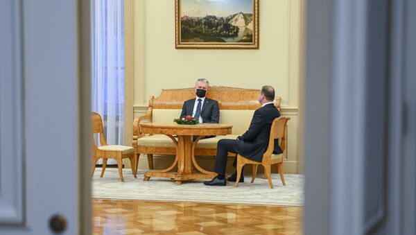 Prezidentas Gitanas Nausėda su laikinai ministro pirmininko pareigas einančiu Sauliumi Skverneliu - Sputnik Lietuva