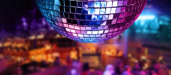 Дискошар на дискотеке - Sputnik Литва