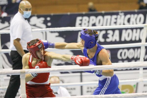 Боксеры Литвы возвращаются с молодежного ЧЕ с тремя медалями - Sputnik Литва