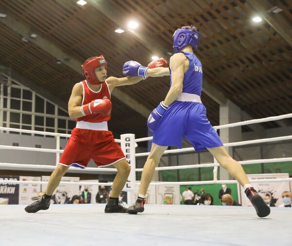 Боксеры Литвы возвращаются с молодежного ЧЕ с тремя медалями - Sputnik Литва