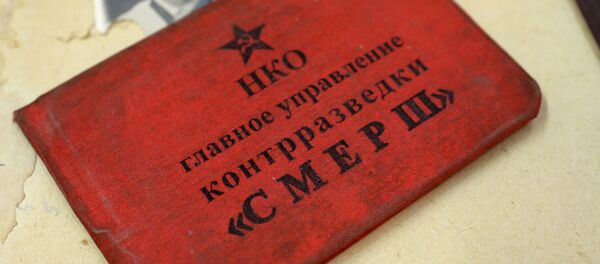 Удостоверение Смерш на антикварном салоне в Москве Удостоверение Смерш на антикварном салоне в Москве - Sputnik Lietuva