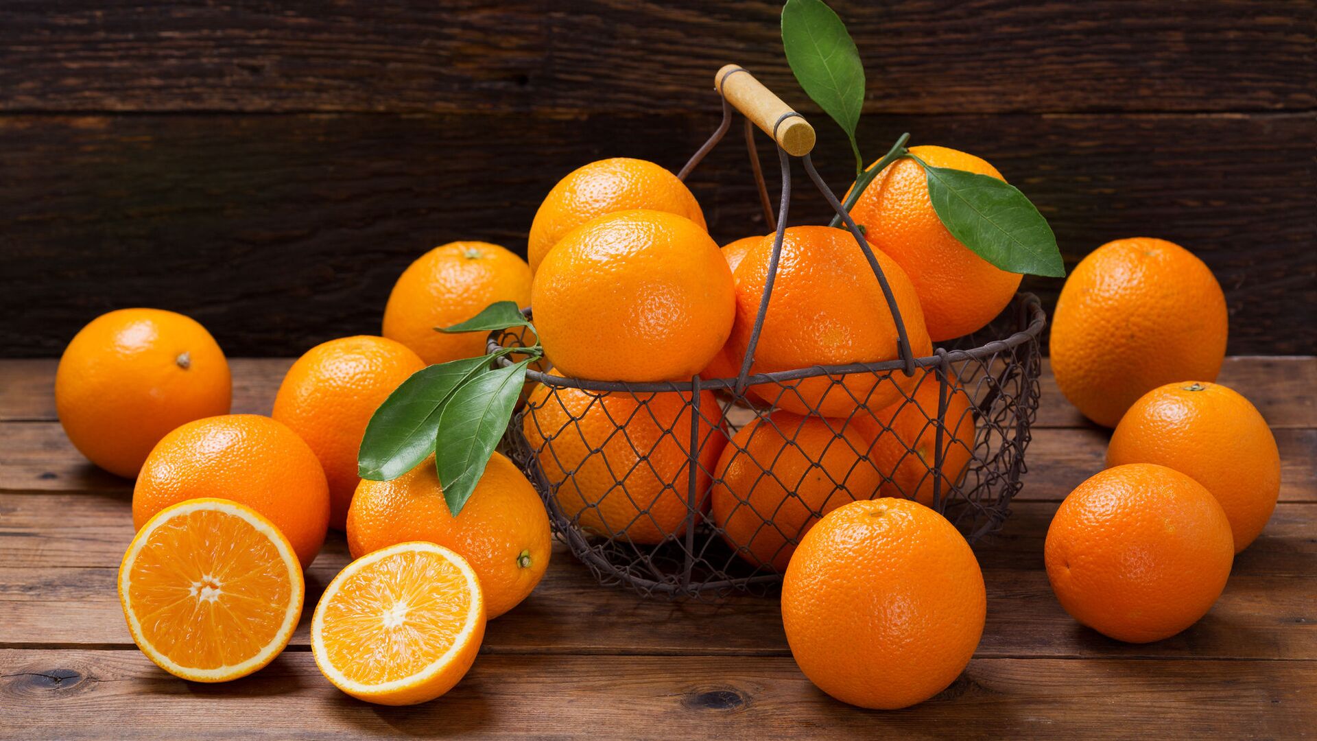 Апельсины на столе к корзинке - Sputnik Lietuva, 1920, 04.01.2022