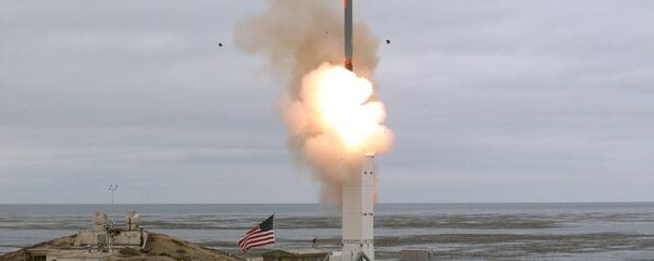 С-400 “Триумф” в действии - эффектные кадры испытаний от Минобороны России С-400 “Триумф” в действии - эффектные кадры испытаний от Минобороны России - Sputnik Lietuva