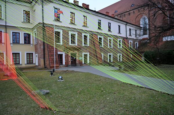 Светящиеся линии-инсталляции рядом с Костелом Святой Анны, Вильнюс - Sputnik Литва
