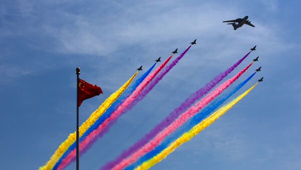 Система раннего предупреждения и управления KJ-2000 ведет истребители J-10 во время военного парада в Пекине - Sputnik Lietuva