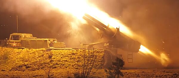 Выжигая полигон: кадры стрельбы РСЗО Ураган в Ленобласти Выжигая полигон: кадры стрельбы РСЗО Ураган в Ленобласти - Sputnik Lietuva