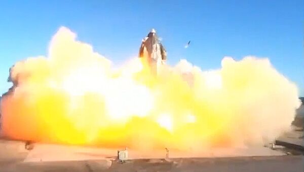 Прототип корабля Starship компании SpaceX взорвался при испытаниях, а Маск заявил об успехе испытательного полета - Sputnik Литва