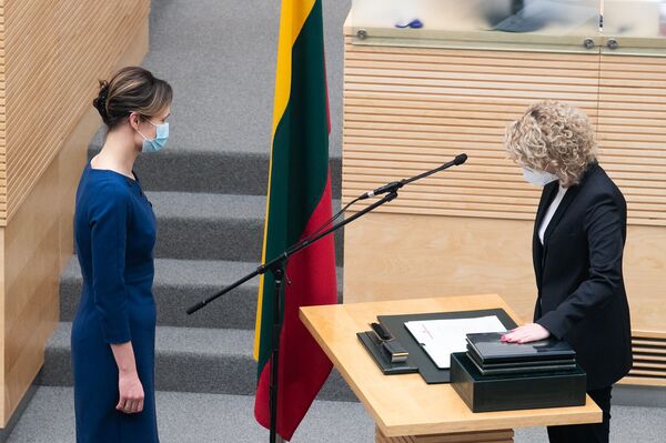 Министры нового правительства Литвы принесли присягу Министры нового правительства Литвы принесли присягу - Sputnik Литва