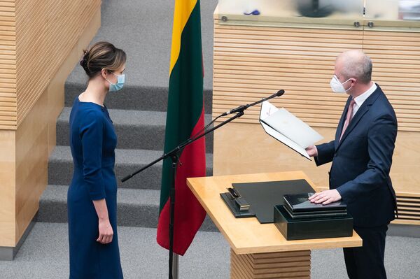 Министры нового правительства Литвы принесли присягу Министры нового правительства Литвы принесли присягу - Sputnik Литва