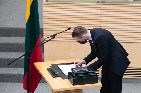Министры нового правительства Литвы принесли присягу Министры нового правительства Литвы принесли присягу - Sputnik Литва