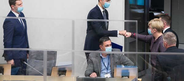 Премьер-министр Литвы Ингрида Шимоните с членами нового правительства  - Sputnik Литва