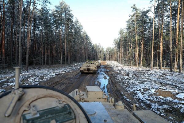 В Литву прибыл новый контингент американских военных В Литву прибыл новый контингент американских военных - Sputnik Литва