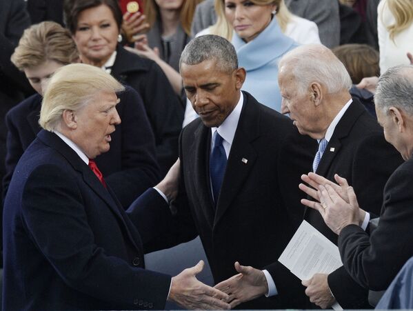 Президент США Дональд Трамп, бывший президент США Барак Обама и бывший вице-президент США Джо Байден на церемонии инаугурации в Вашингтоне, 2017 год - Sputnik Lietuva
