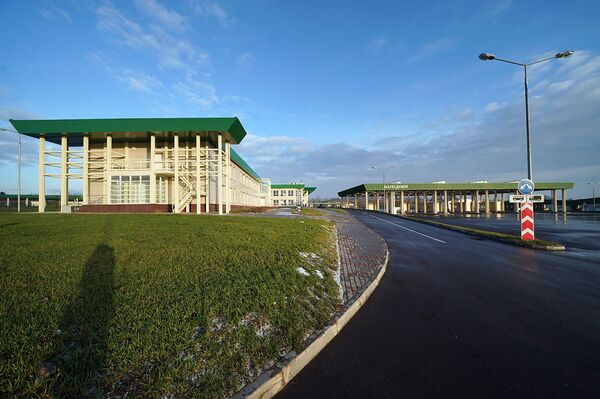 На границе с Литвой построили самый большой в России погранпереход На границе с Литвой построили самый большой в России погранпереход - Sputnik Литва