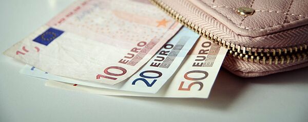 Кошелек с евро, архивное фото - Sputnik Литва