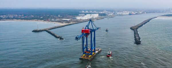 Кран типа STS в Клайпедском порту - Sputnik Литва