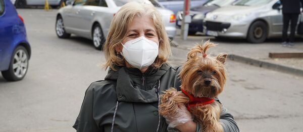 Женщина в защитной маске на улице Женщина в защитной маске на улице - Sputnik Lietuva