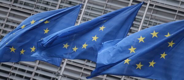 Флаги ЕС у здания Европейской комиссии в Брюсселе - Sputnik Литва
