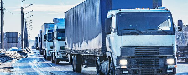 Фуры на зимней дороге, арихвное фото - Sputnik Литва