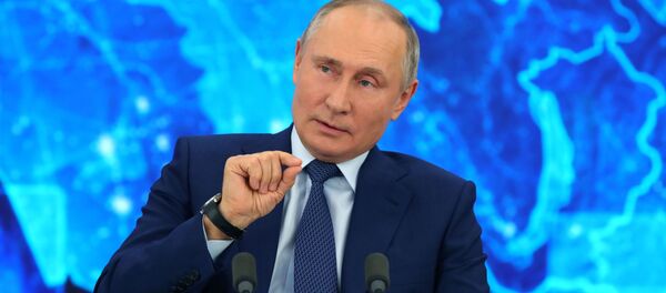 Президент РФ Владимир Путин на большой ежегодной пресс-конференции Президент РФ Владимир Путин на большой ежегодной пресс-конференции - Sputnik Литва