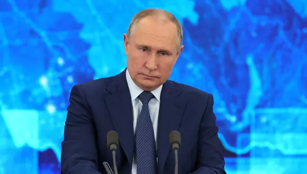 Президент РФ Владимир Путин на большой ежегодной пресс-конференции - Sputnik Lietuva