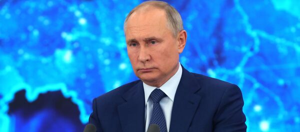 Президент РФ Владимир Путин на большой ежегодной пресс-конференции Президент РФ Владимир Путин на большой ежегодной пресс-конференции - Sputnik Lietuva