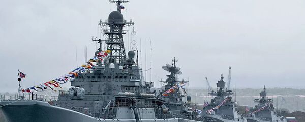 Корабли Черноморского флота ВМФ России во время генеральной репетиции парада Победы в Севастополе Корабли Черноморского флота ВМФ России во время генеральной репетиции парада Победы в Севастополе - Sputnik Lietuva