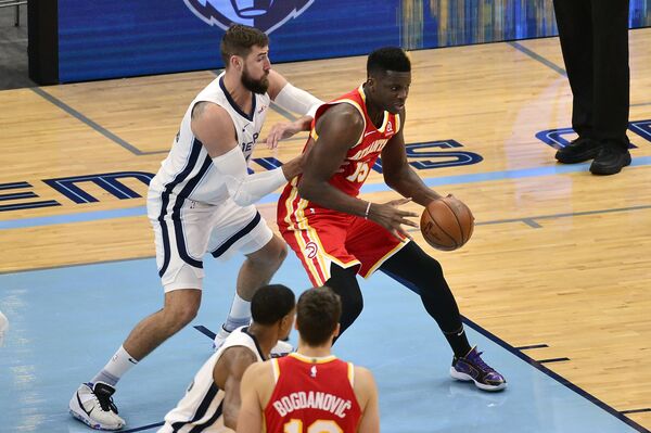 Мемфис Валанчюнаса в предсезонке еще никому не проиграл - Sputnik Литва