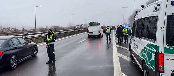 Работа блокпостов полиции Литвы - Sputnik Литва