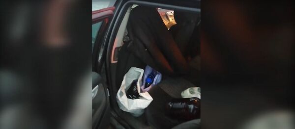 Policija pensininko automobilyje rado 25 litrus naminės degtinės Policija pensininko automobilyje rado 25 litrus naminės degtinės - Sputnik Lietuva
