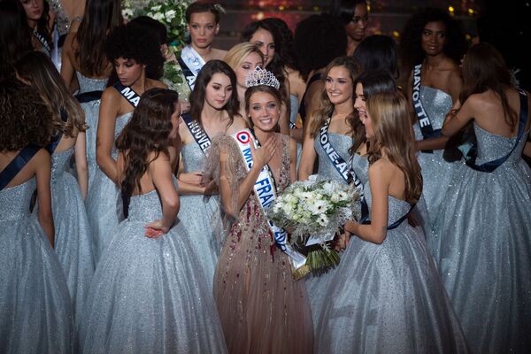 Красота по-французски: кто победил в конкурсе Мисс Франция – 2021 - Sputnik Литва